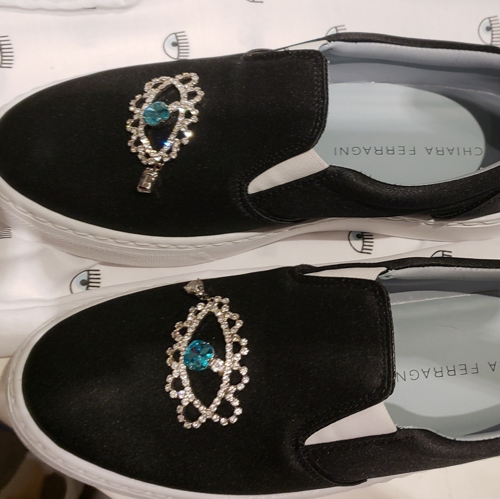 Chiara ferragni slid on sneaker